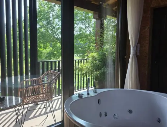Cabaña en el árbol en Galicia con jacuzzi privado Cabaña en el árbol en Galicia con jacuzzi privado